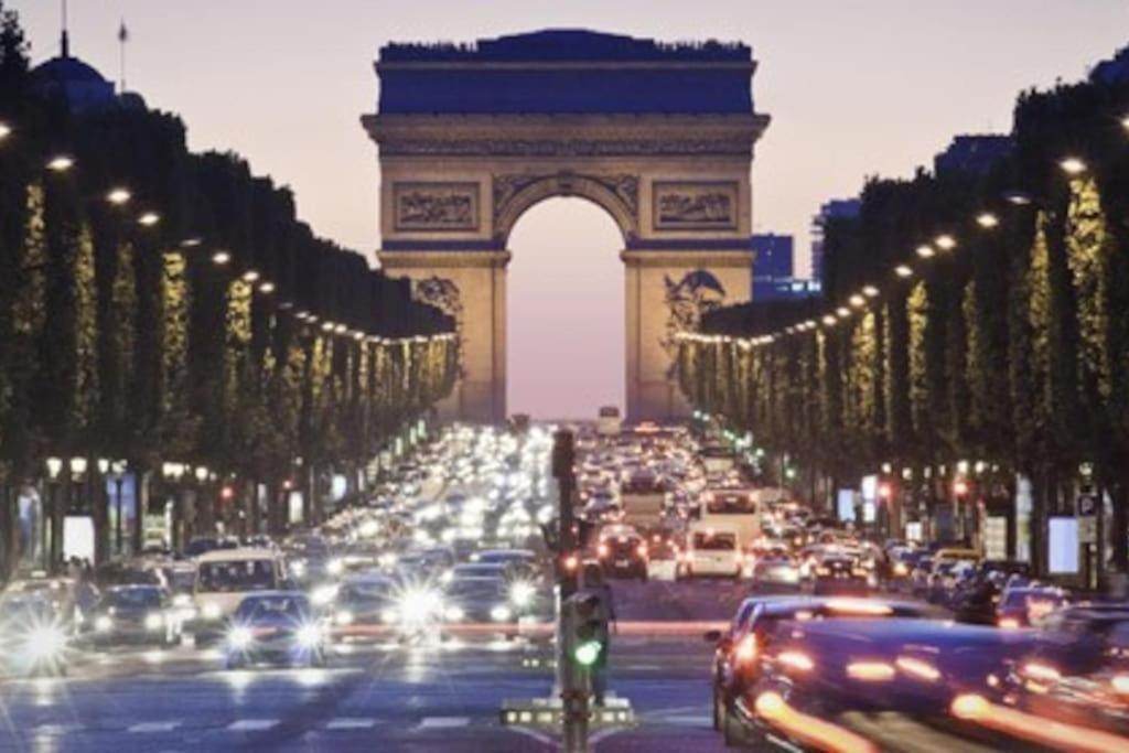 شقة Paris Sacre Coeur Montmartre Et Tour Eiffel, 8 People, المظهر الخارجي الصورة